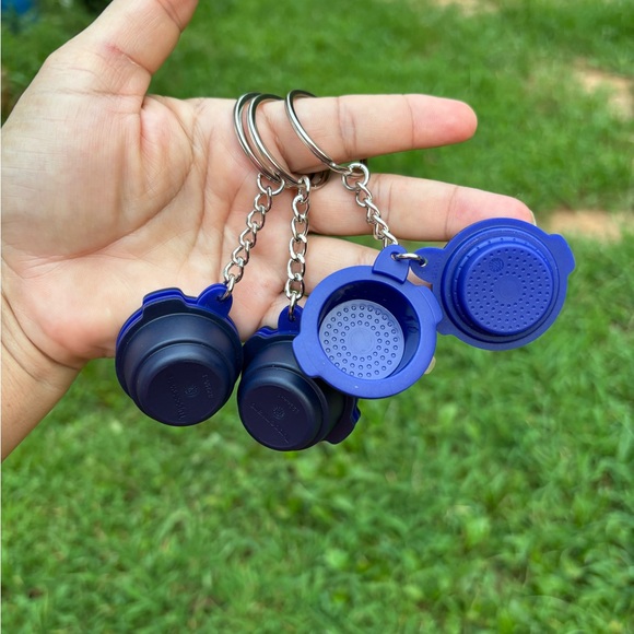 TUPPERWARE KEYCHAINS (3 PIECES SET) - Picture 10 of 16